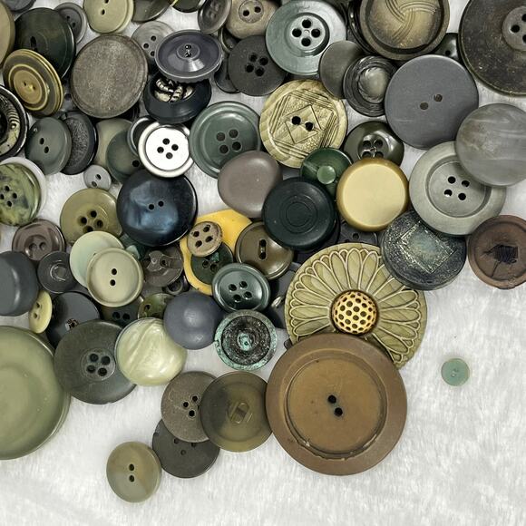8.4oz Lot Vtg Green Brown Black Buttons Mixed Styles Sizes Plastics Sew Craft - Picture 2 of 7